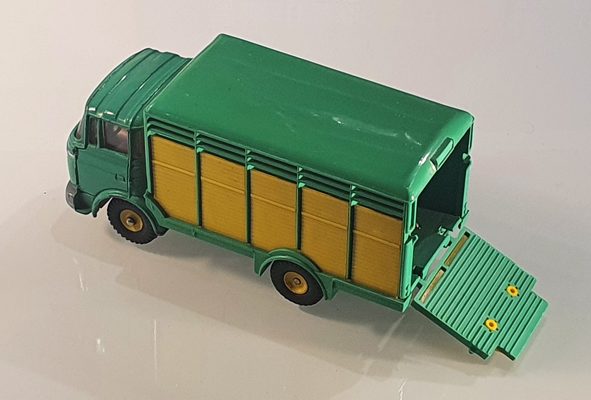 Berliet Leyland Guy Bedford Dinky Toys obsoleti, da Tiny Cars!