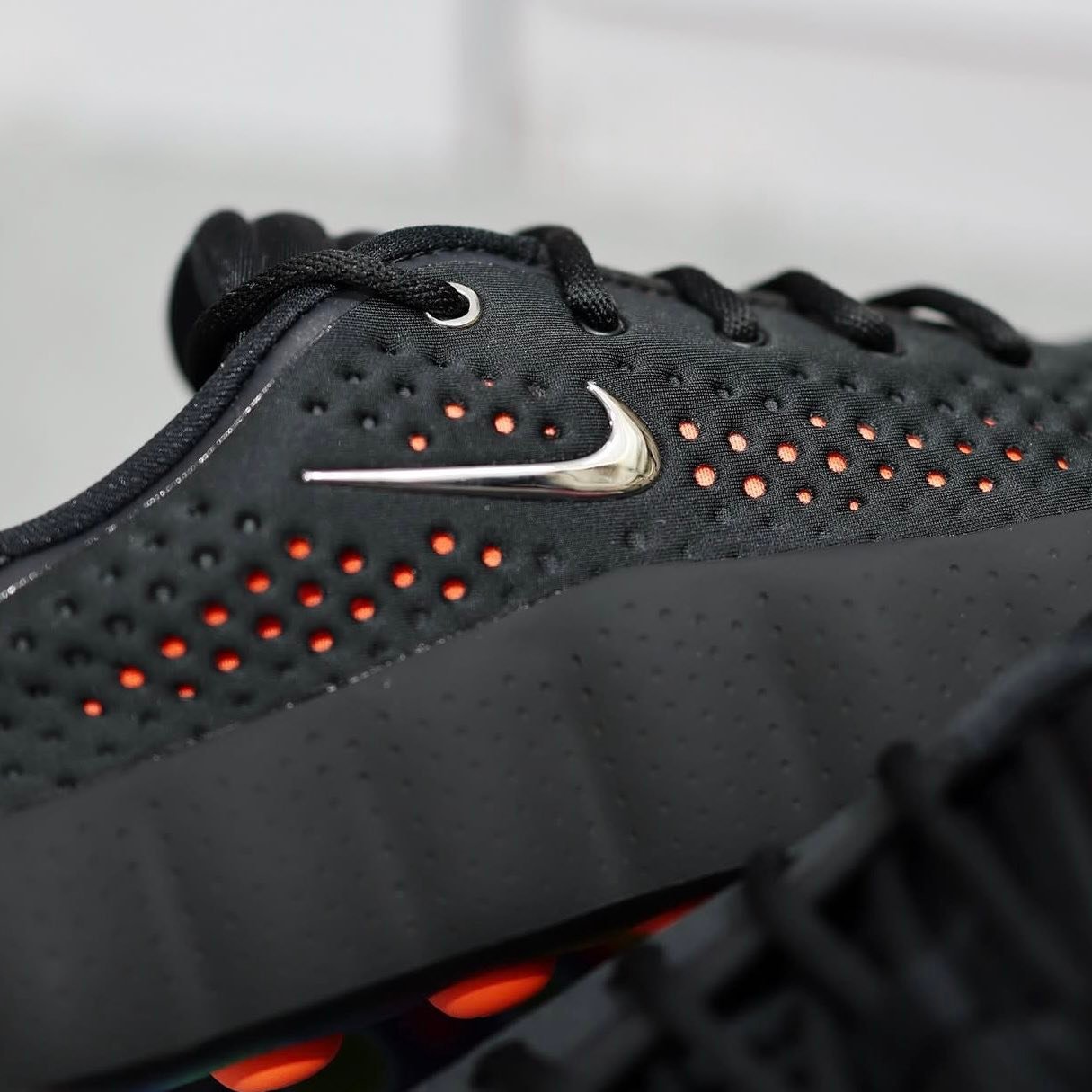 Nike Mind 002 