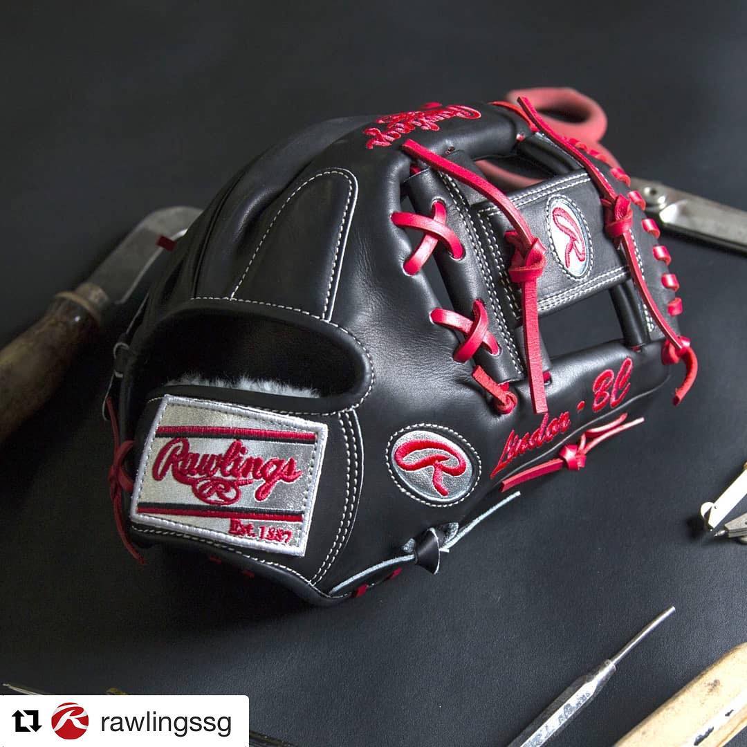 Rawlings - 選ばれた選手のみがグラブに使用できるプラチナパッチロゴ