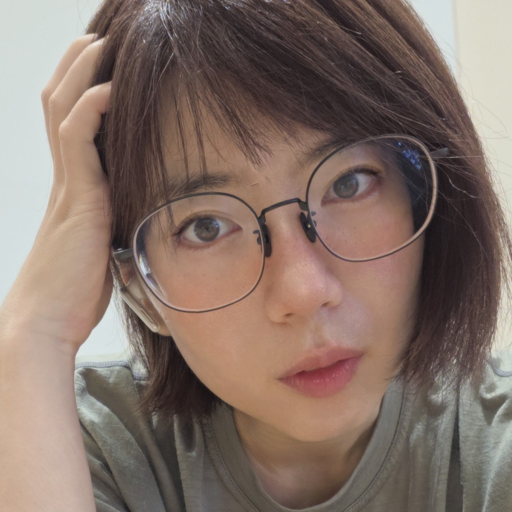 Liwen - 前陣子聽到一首大陸劇的主題曲——〈會開花的雲〉，旋律真的太好聽了吧。🥹🥹🥹 空靈輕飄的氛圍，讓人心神游離，彷彿墜進了一場幻境 ...