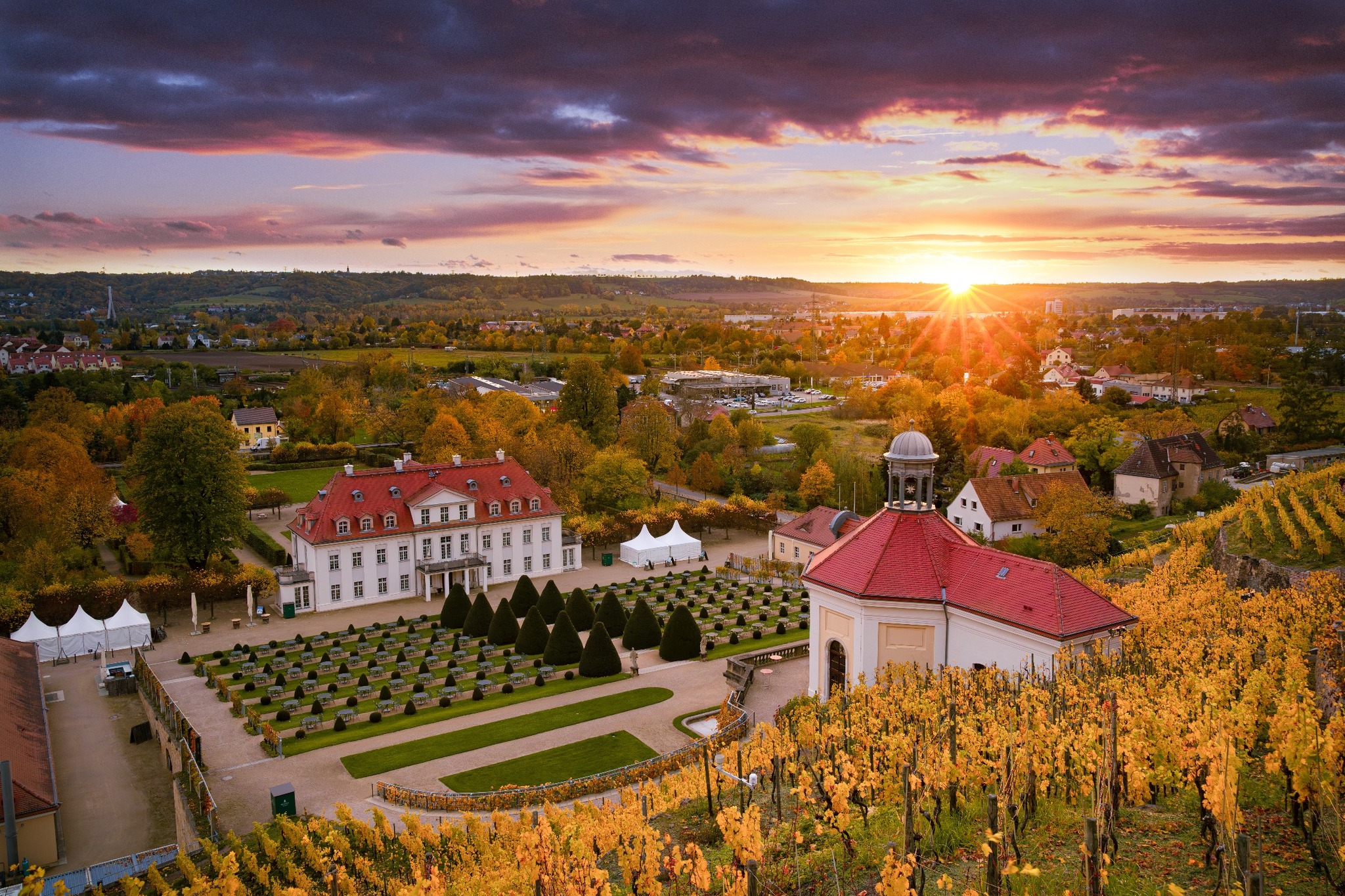 S.Rose - Schloss Wackerbarth im Herbst Ein Foto vom Schloss Wackerbarth ...