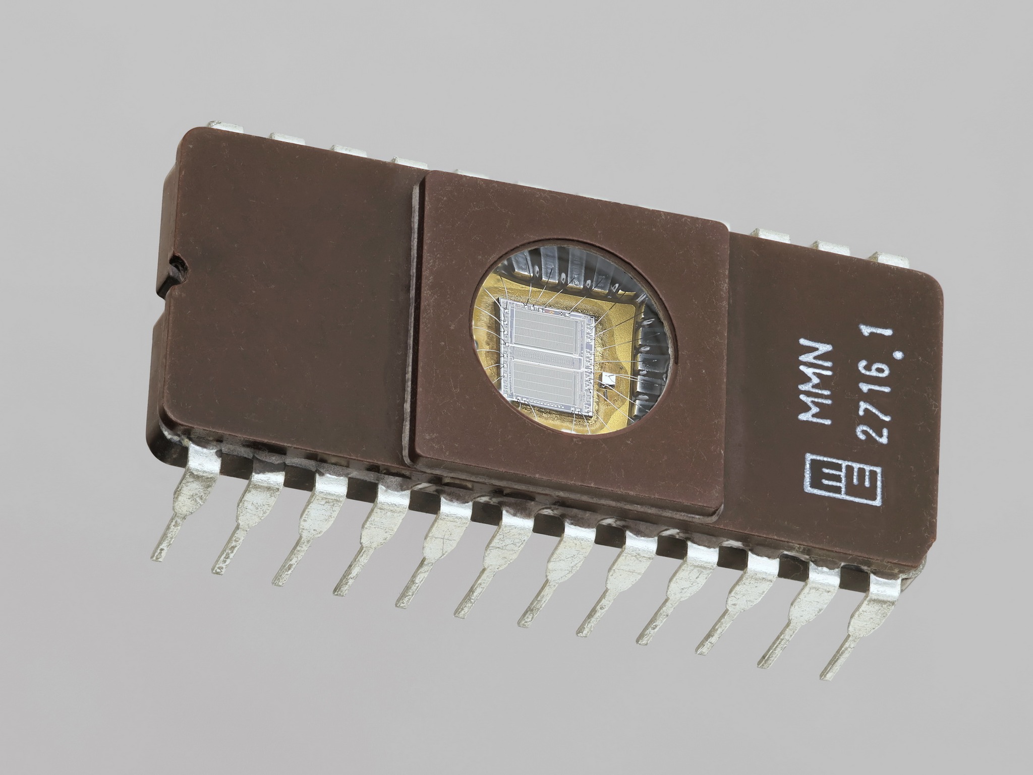 NEC D27C256D-20 UV erasable PROM from 1985
