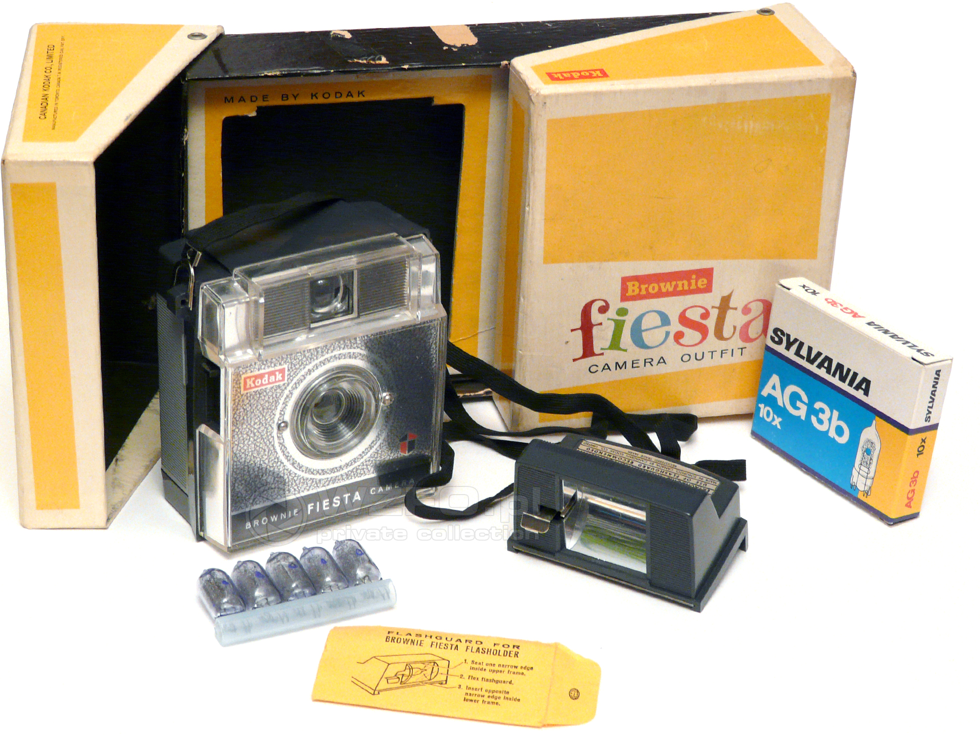 SOLD ❤️ FOR SALE! 1959 KODAK “BROWNIE REFLEX 20 OUTFIT” is NEW