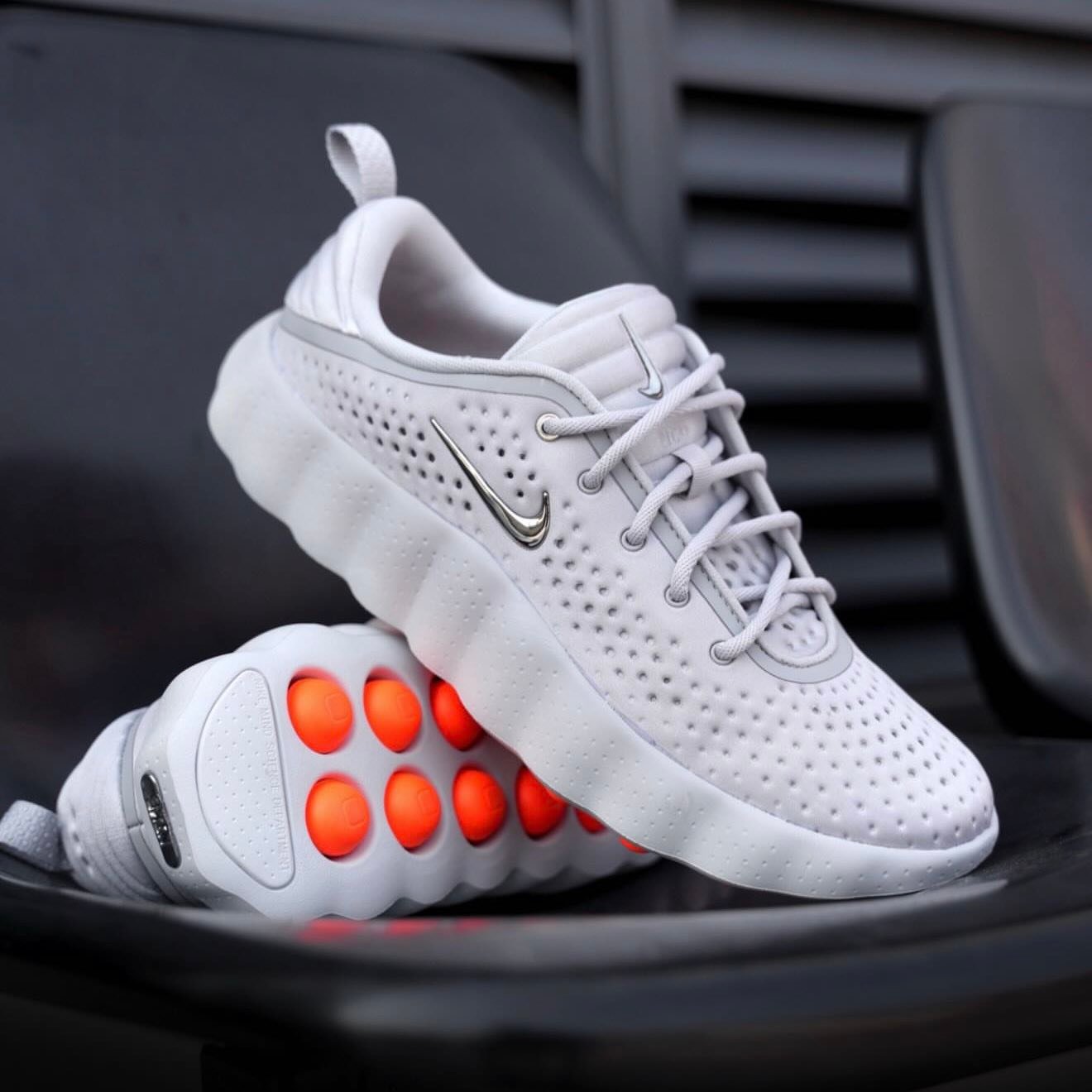 Nike Mind 002 