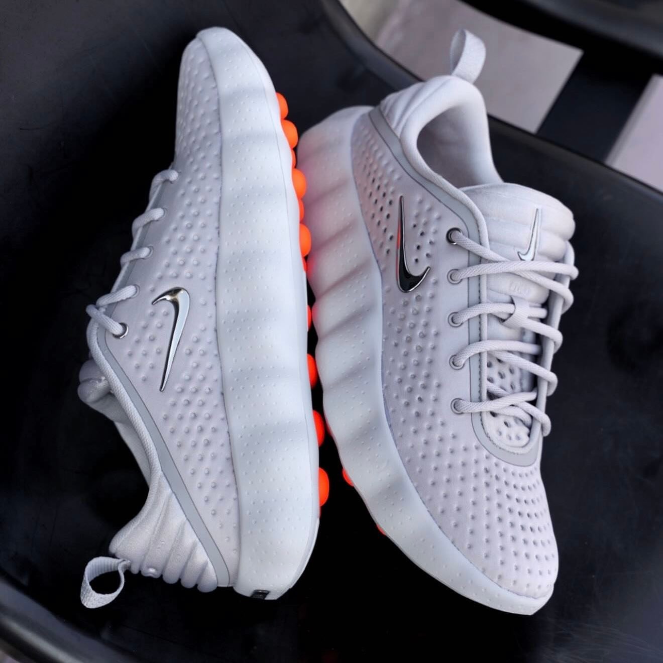 Nike Mind 002 