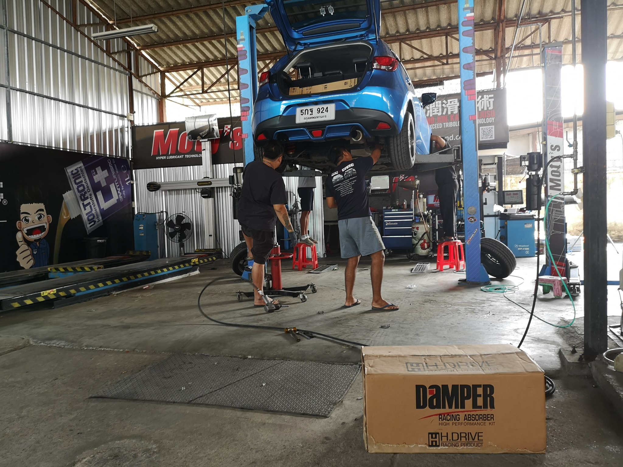 ร้านเปิดแล้ววว...คิวแรก Mazda 2... - Auto Addict Thailand