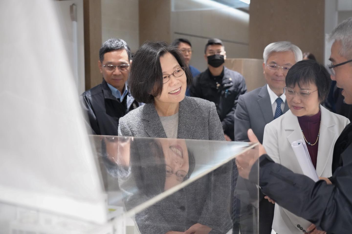 蔡英文 Tsai Ing-wen - 今天發生了很多事，不過，還有一件事，一定要跟大家報告，今天是「原住民族日」，也是台灣原住民族正名25週年 ...