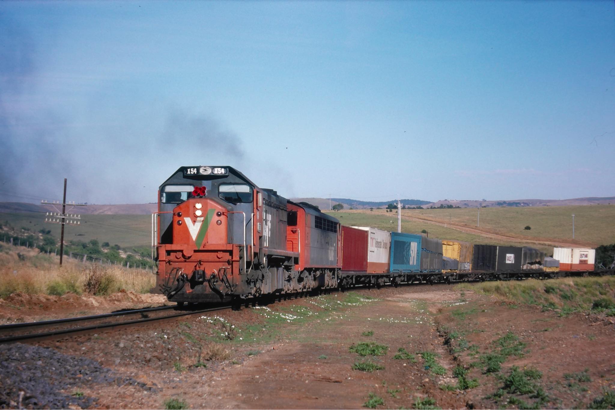 Redhen334 - V/Line X class X54 and an S class with an up freight train ...