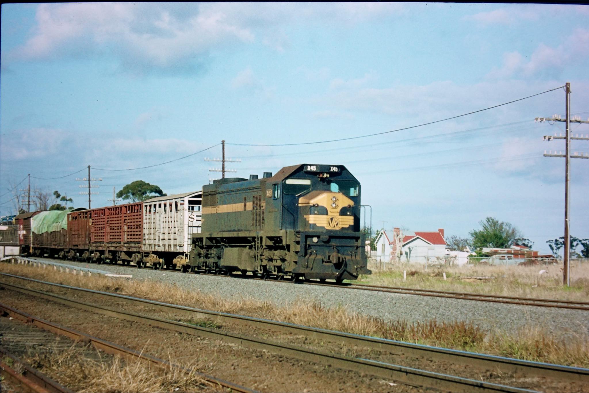 Redhen334 - VR X class X45 hauling a goods train, location... | Facebook