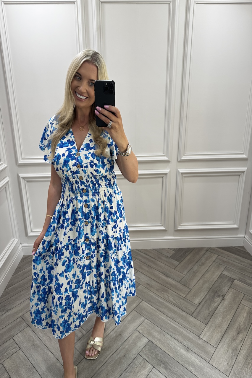 lightweight holiday dresses 🌴☀️ The perfect dress! ✈️ & packable 💙 Stretchy comfort fit ☀️ Holiday-ready style https://www.wantthattrend.com/shirred- dresses-1 Material:Beaded