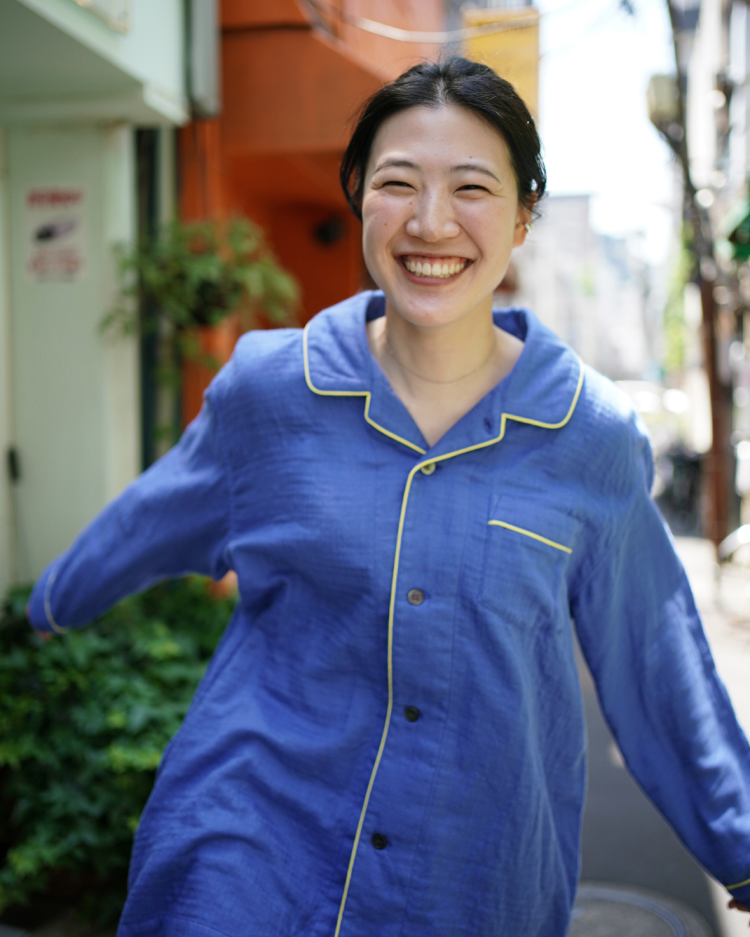 デニムの見た目で、ガーゼの軽さ☁ やわらかな肌触りが心地よい