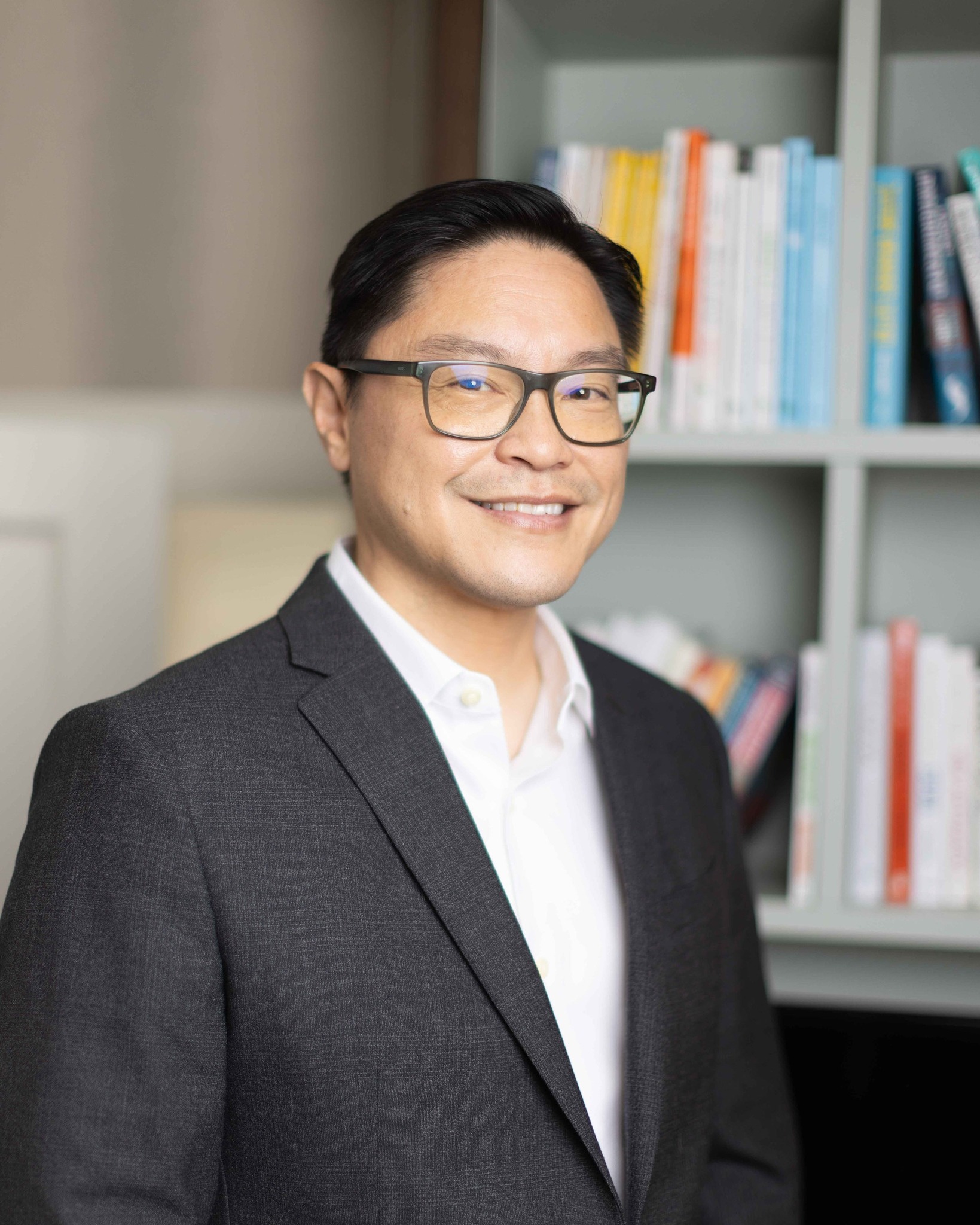 Dr. Jason Fung, nephrologist and bestselling author of The Obesity Code and the upcoming The Hunger Code (out in March), is featured on the cover of the January edition of Woman's World