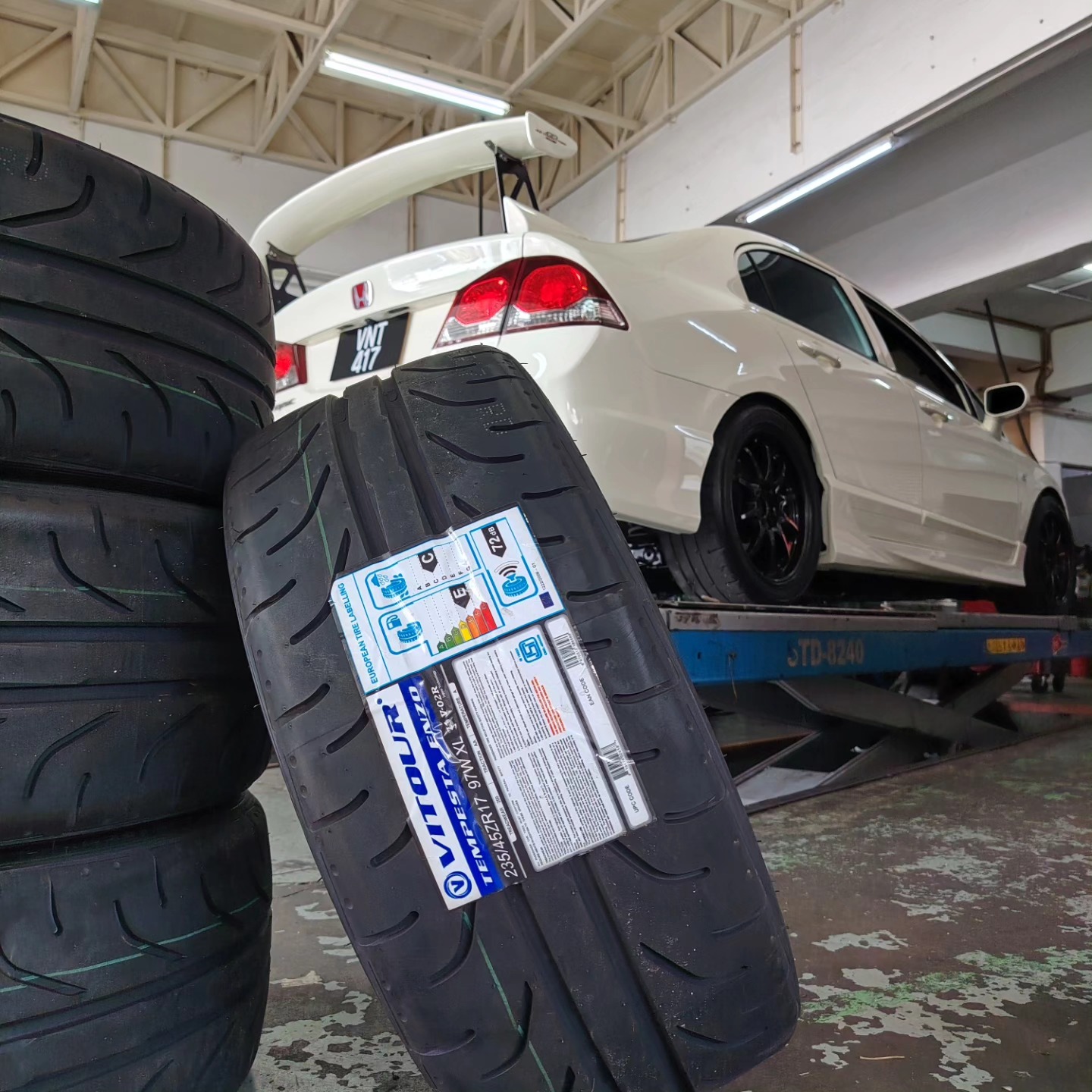 235/35/17 Vitour Tempesta Enzo V02R (TW200) Extreme UHP tires for