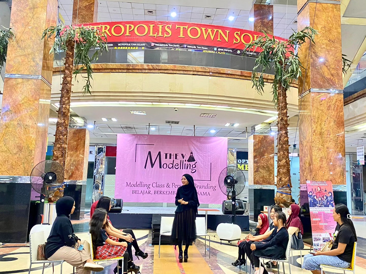 Kelas Modelling by The V... - Mall Metropolis Town Square | Facebook