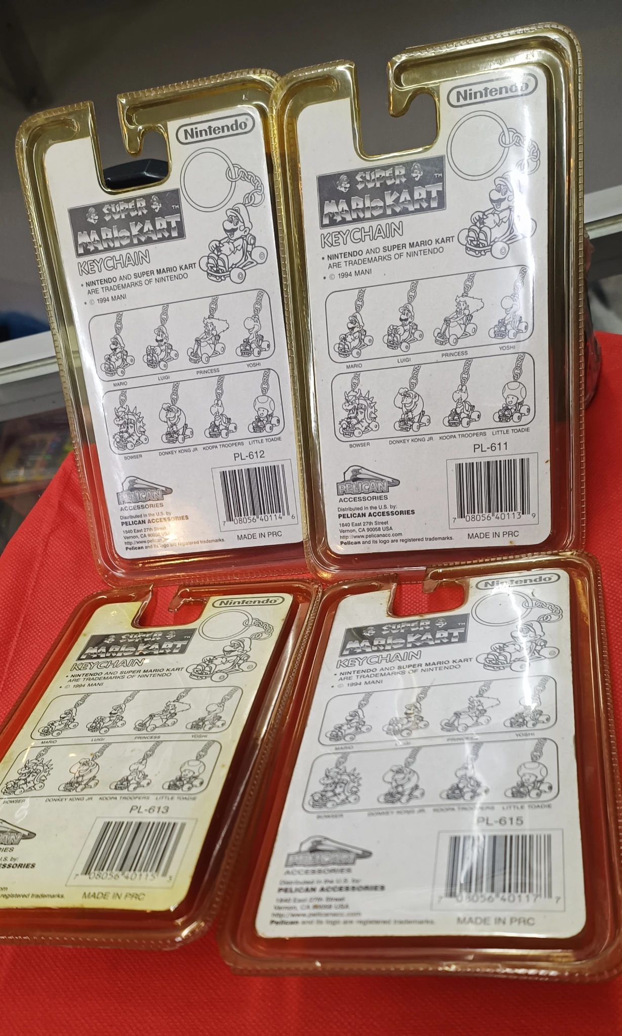 Rare~ Vintage official licensed Nintendo SNES Mario Kart keychain  display picture 1