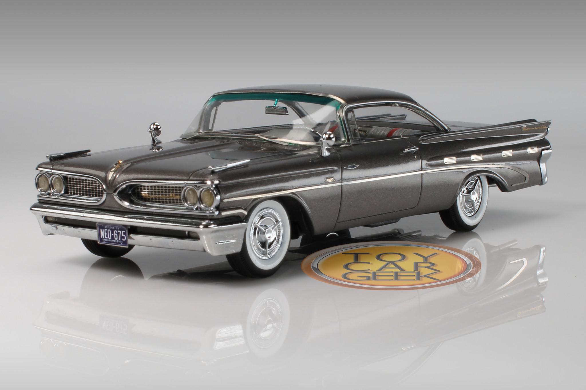 Pre-owned 1959 Pontiac Bonneville HT 1:43 scale model