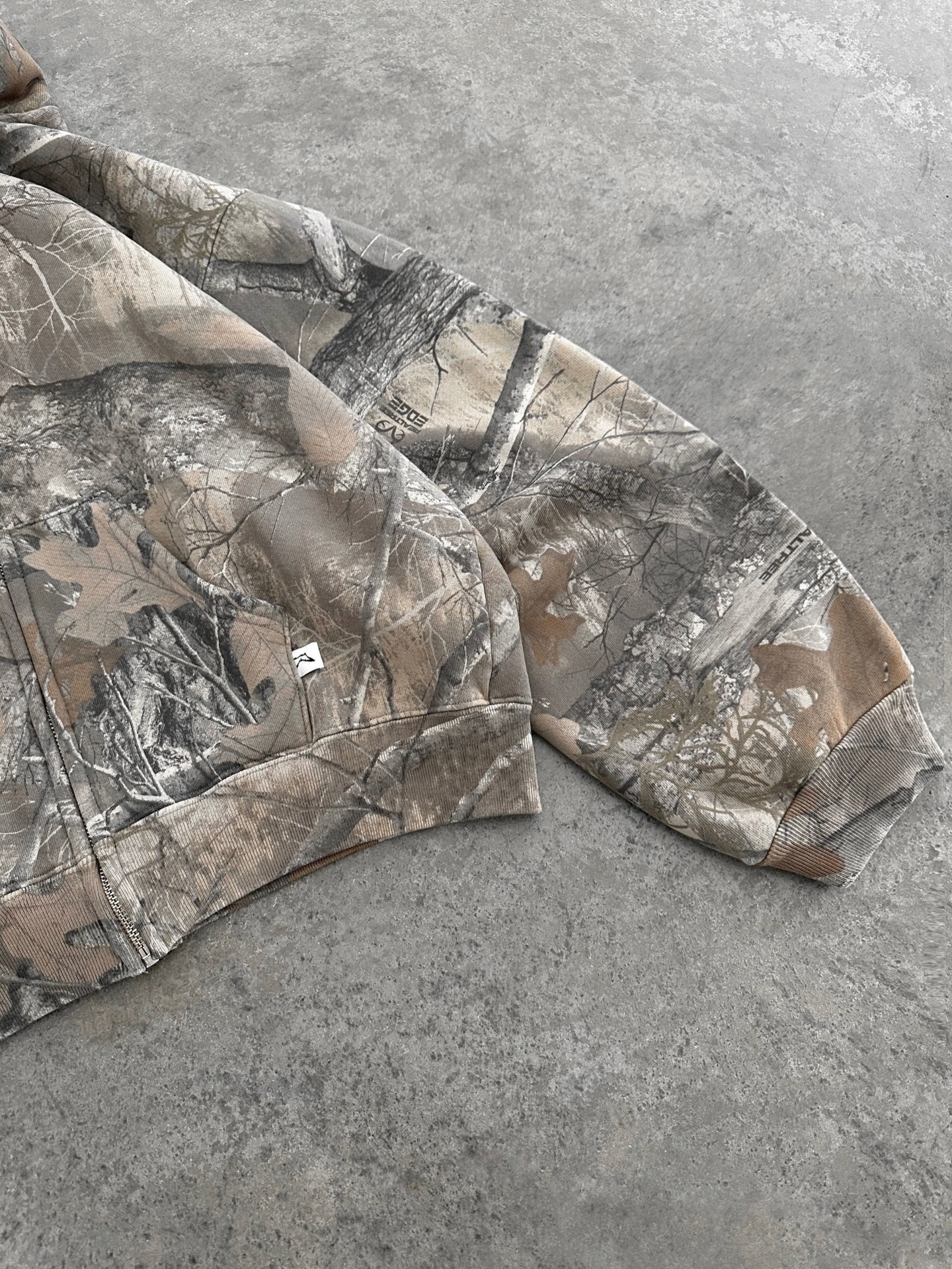AKIMBO CLUB / AKIMBO ZIP UP HOODIE (REALTREE) @akimbo AKIMBO が 