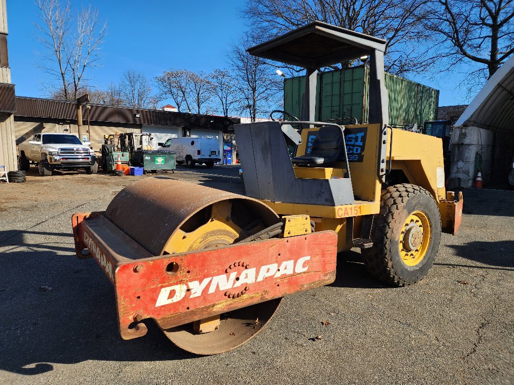 VIBRATORY ROLLER for Sale on IRONMARTONLINE DYNAPAC CA151D
