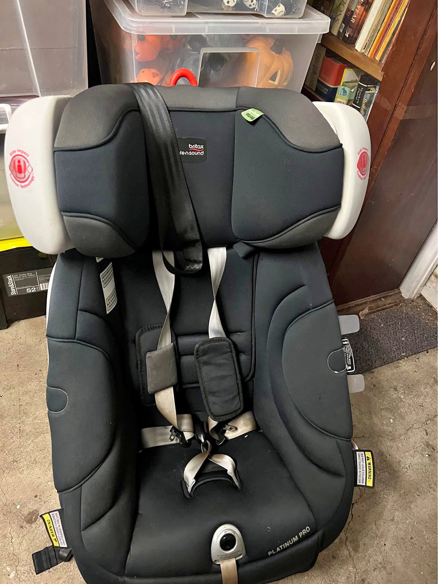 running with uppababy vista Ridge V2 Jogging Stroller, James (Black) RES061521 Rod Option:76M Melange Stokke Trailz Winter Storage is effortless with