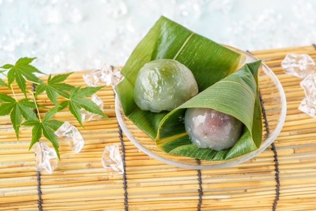 水まんじゅう (Mizumanjuu) is a soft, jelly-like Japanese sweet