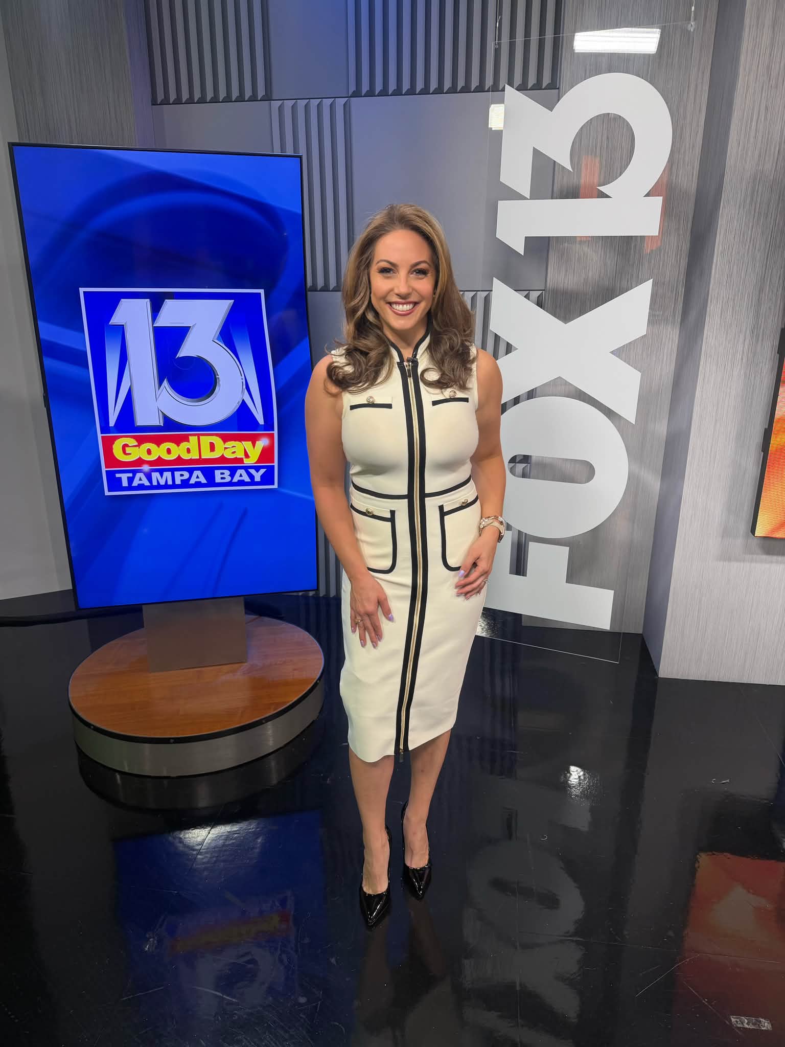 Today's studio style! #OOTD 👗: Karen Millen Always a fun morning
