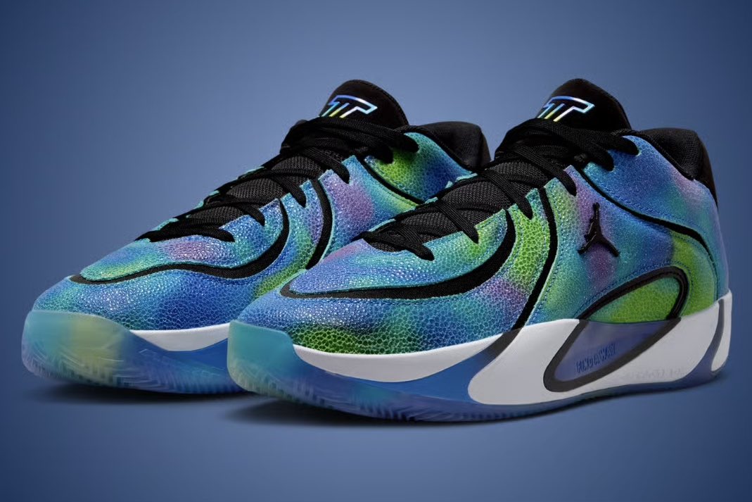That Jordan Tatum 4 LEA colorway is wild, iridescent finish