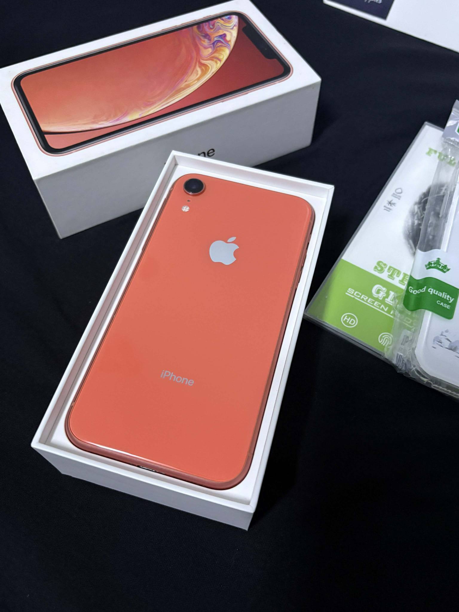 iPhone XR 64GB Color: Coral ? ₱8,500 With Original Box Pa 