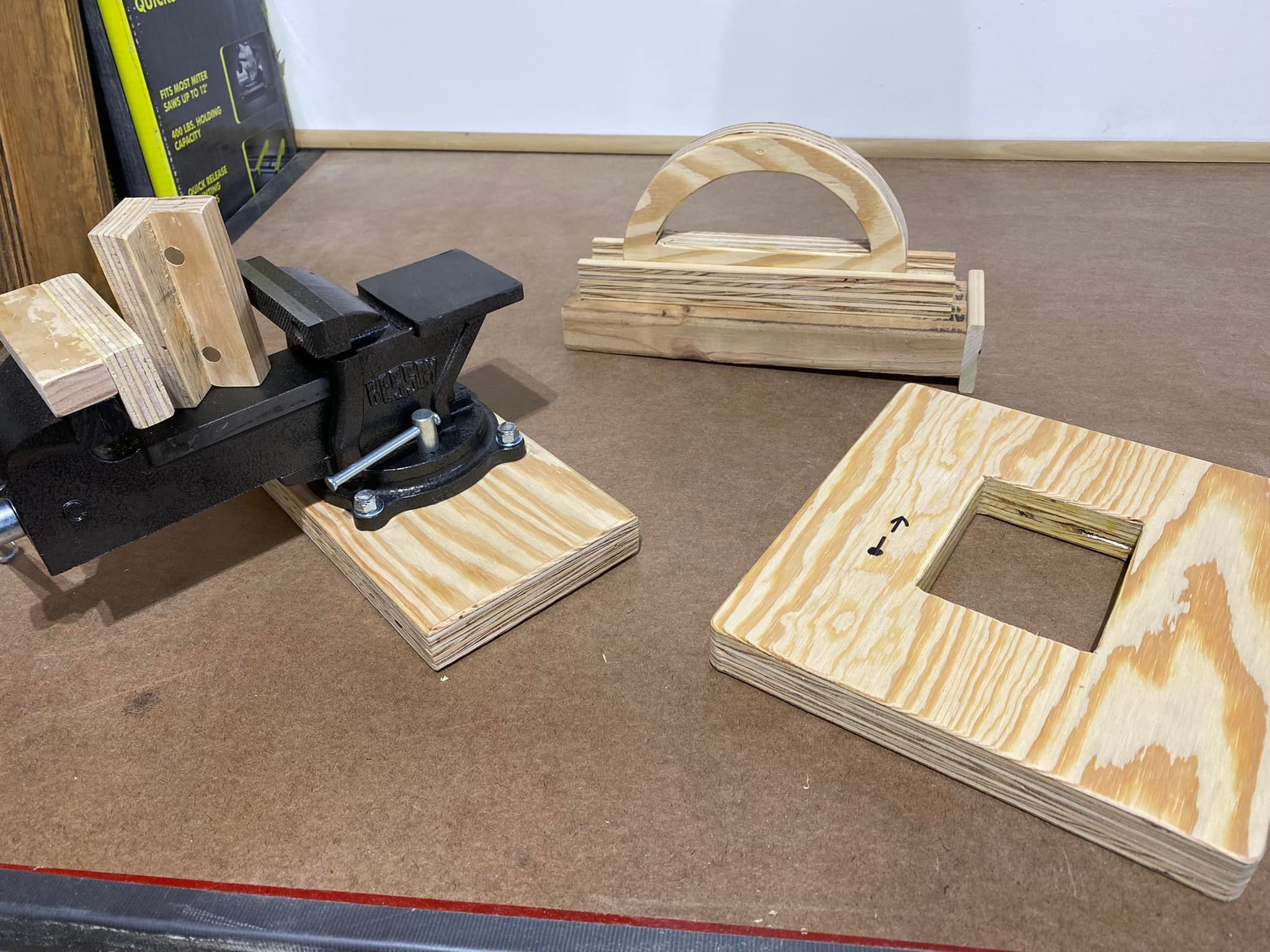Homemade wooden jig for gluing and clamping wood