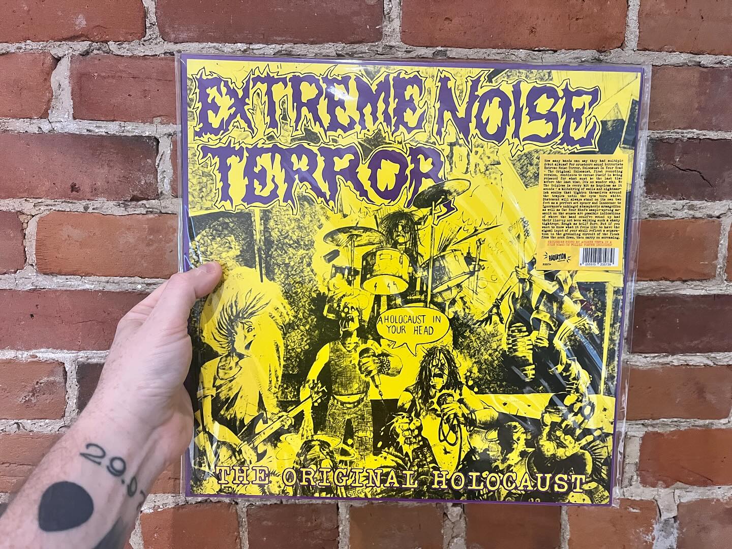 CHAOS U.K / EXTREME NOISE TERROR RADIOACTIVE split LP MANIC EARS