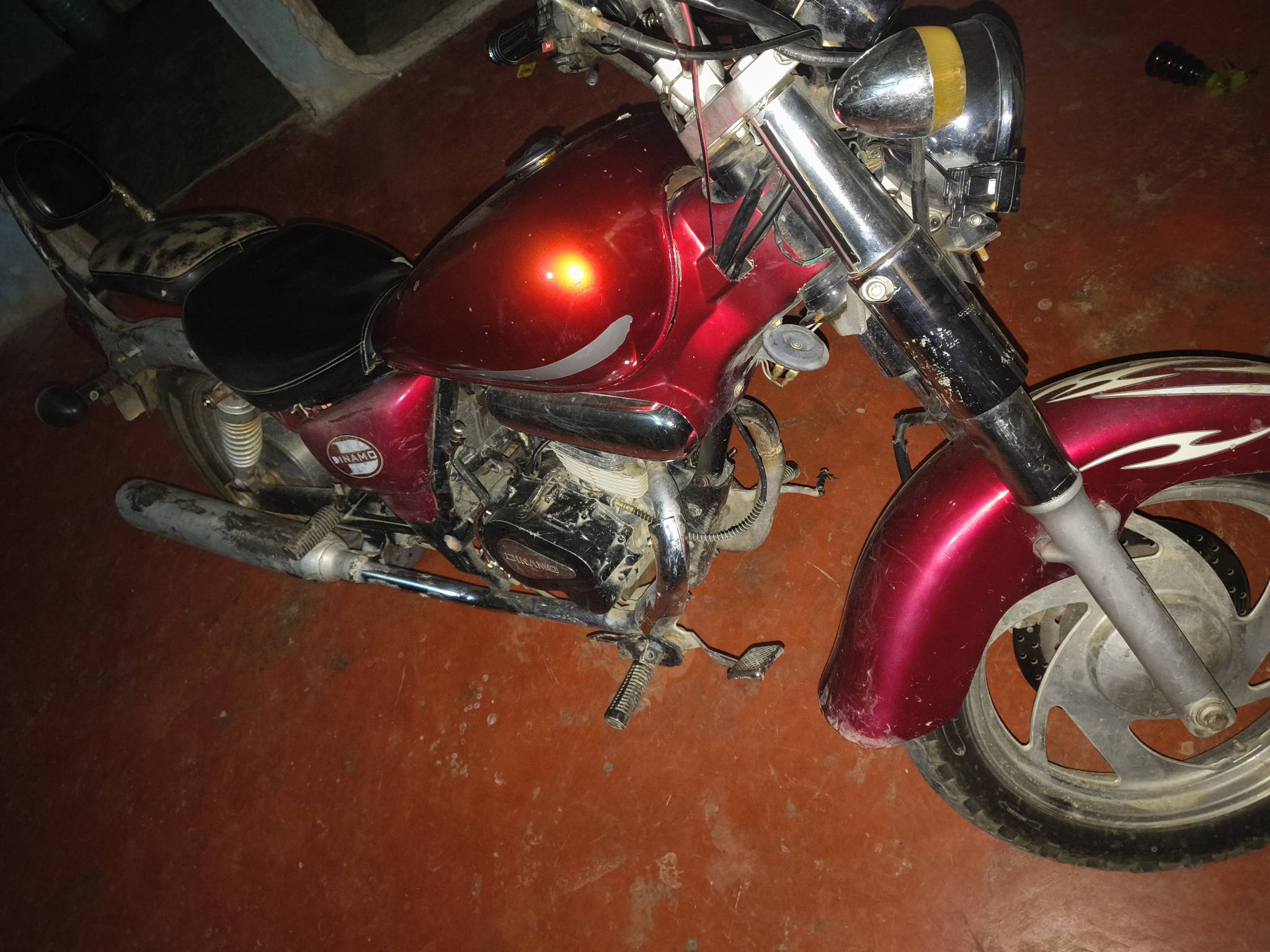 Buenas noches tengo a la venta o cambio ,una moto chopper 150