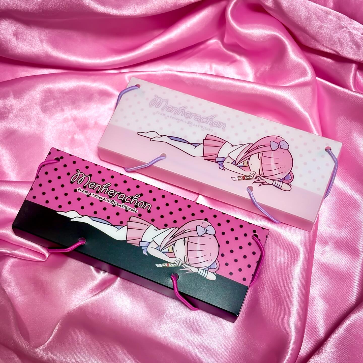 新作グッズ、メンヘラチャンBOXペンケース。🩷🤍🩷🖤