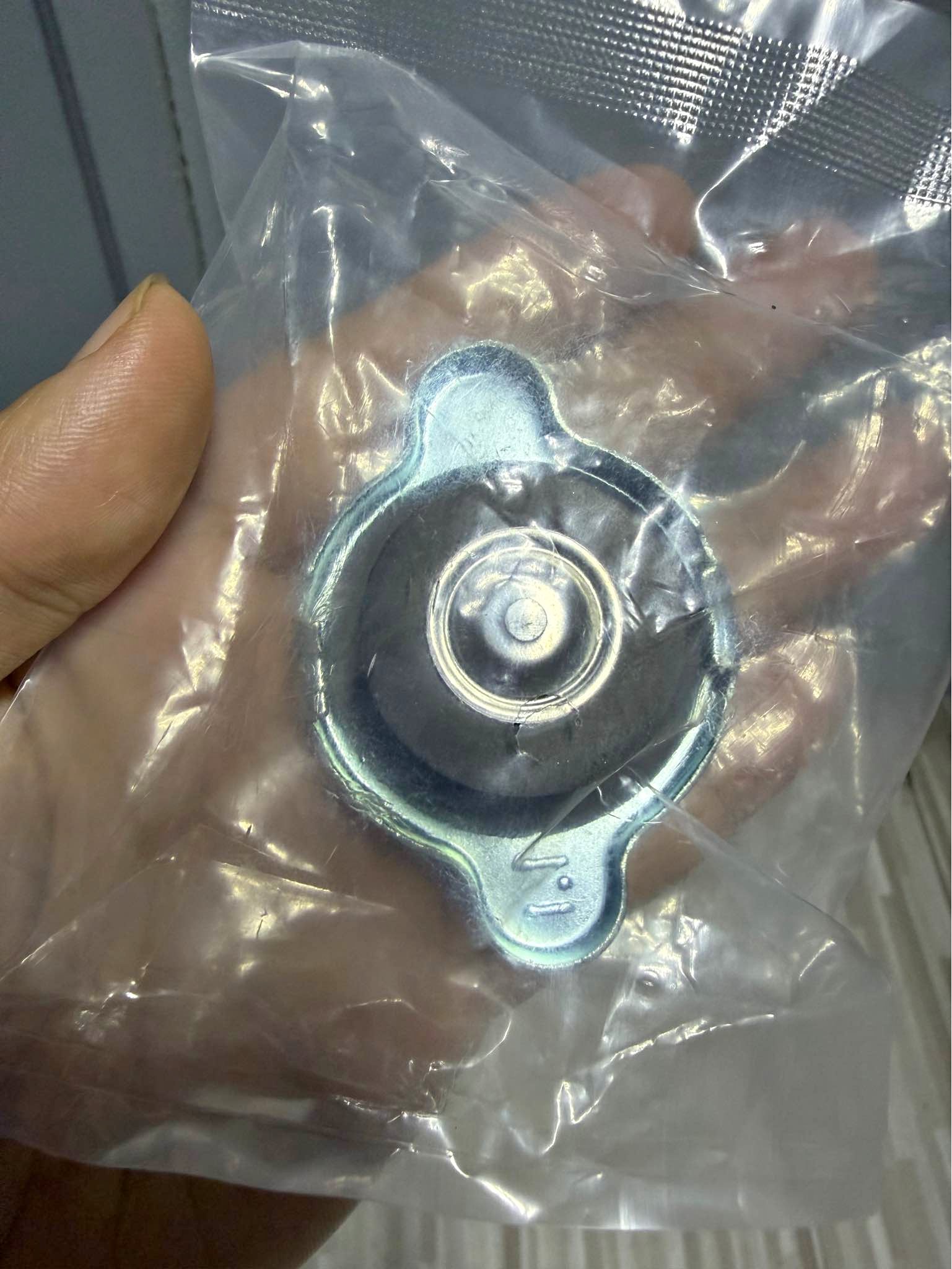 Hyundai Kia radiator cap Hyundai: accent, Eon, Getz,Tucson, starex etc ...