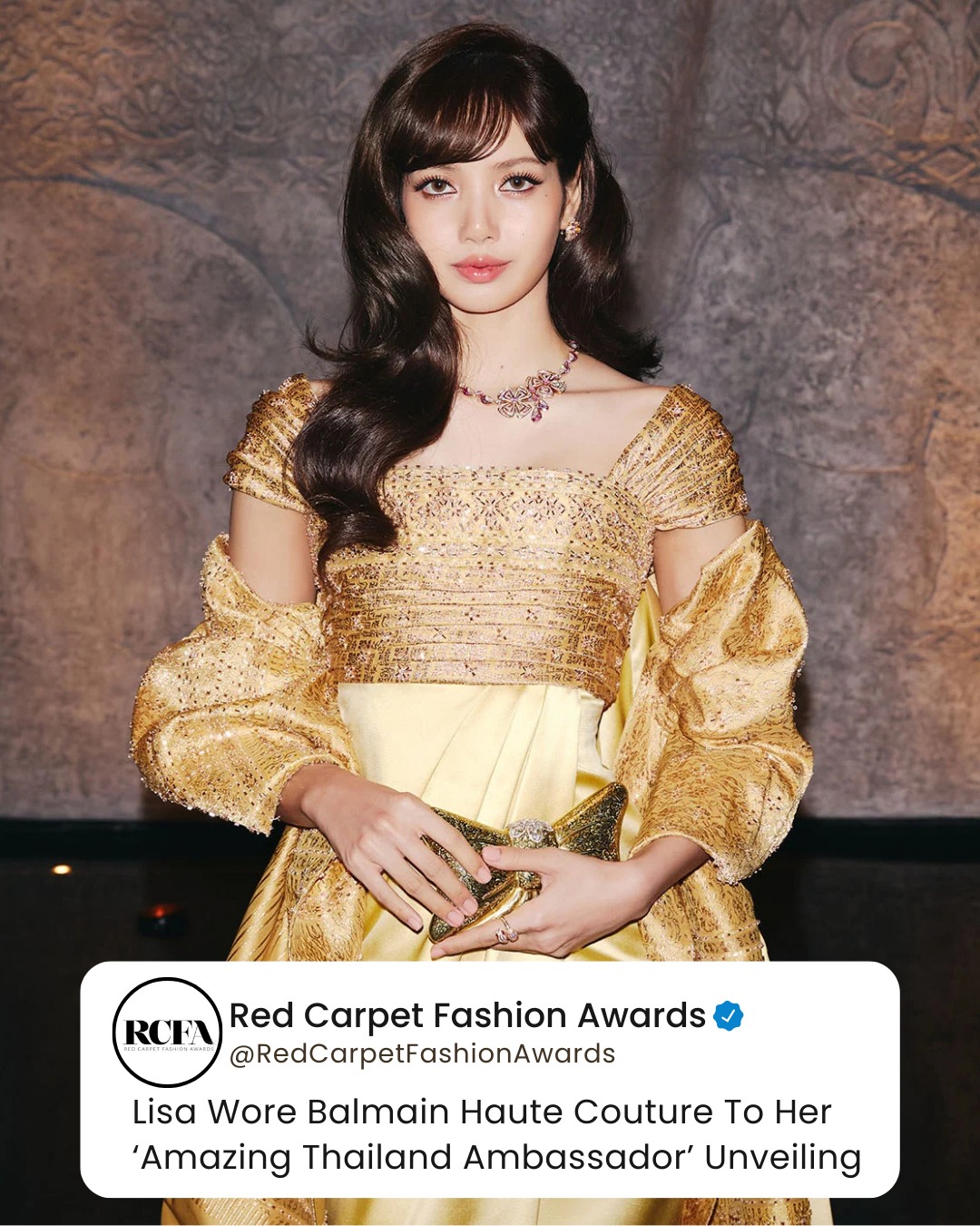 lisa gold dress looks so gorgeous and classy in a stunning satin gown at the star-studded wedding reception of Thai actors #YayaUrassayaSperbund and #nadechkugimiya tonight in Bangkok...👏💃✨💫🌟😍👰🏻‍♀️🤵🏻‍♂️🥂🪷🌺 🏯🇹🇭👑💛 lisa wearing yellow dress