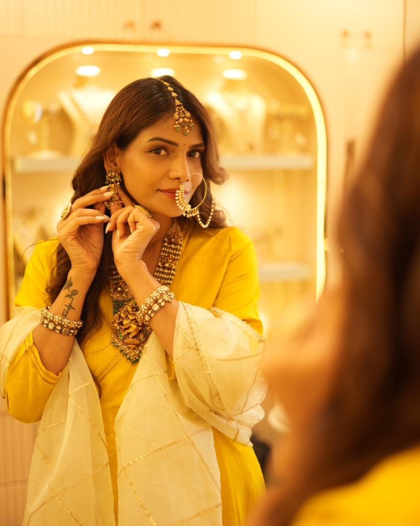 silver or gold jewelry with yellow dress ✨ Every look tells a story. Which one is yours? 💛 From timeless Polki elegance to everyday sparkle, discover jewellery that complements every mood, every celebration, and every version of you Occasion:SUMMER