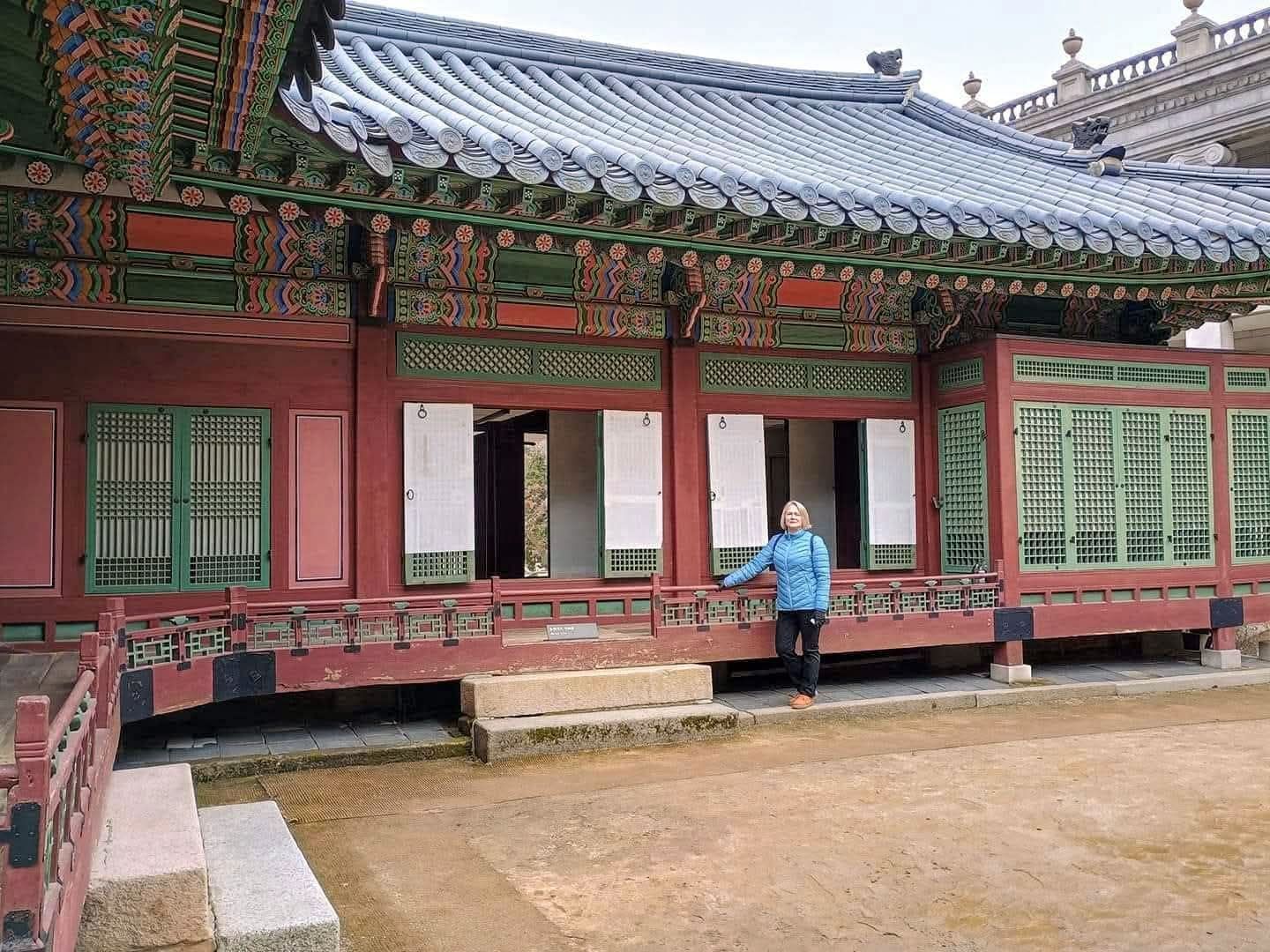 Korean - Hanji-doors and wooden handrails in Hanok 한옥의 한지문과 목재 난간 ...