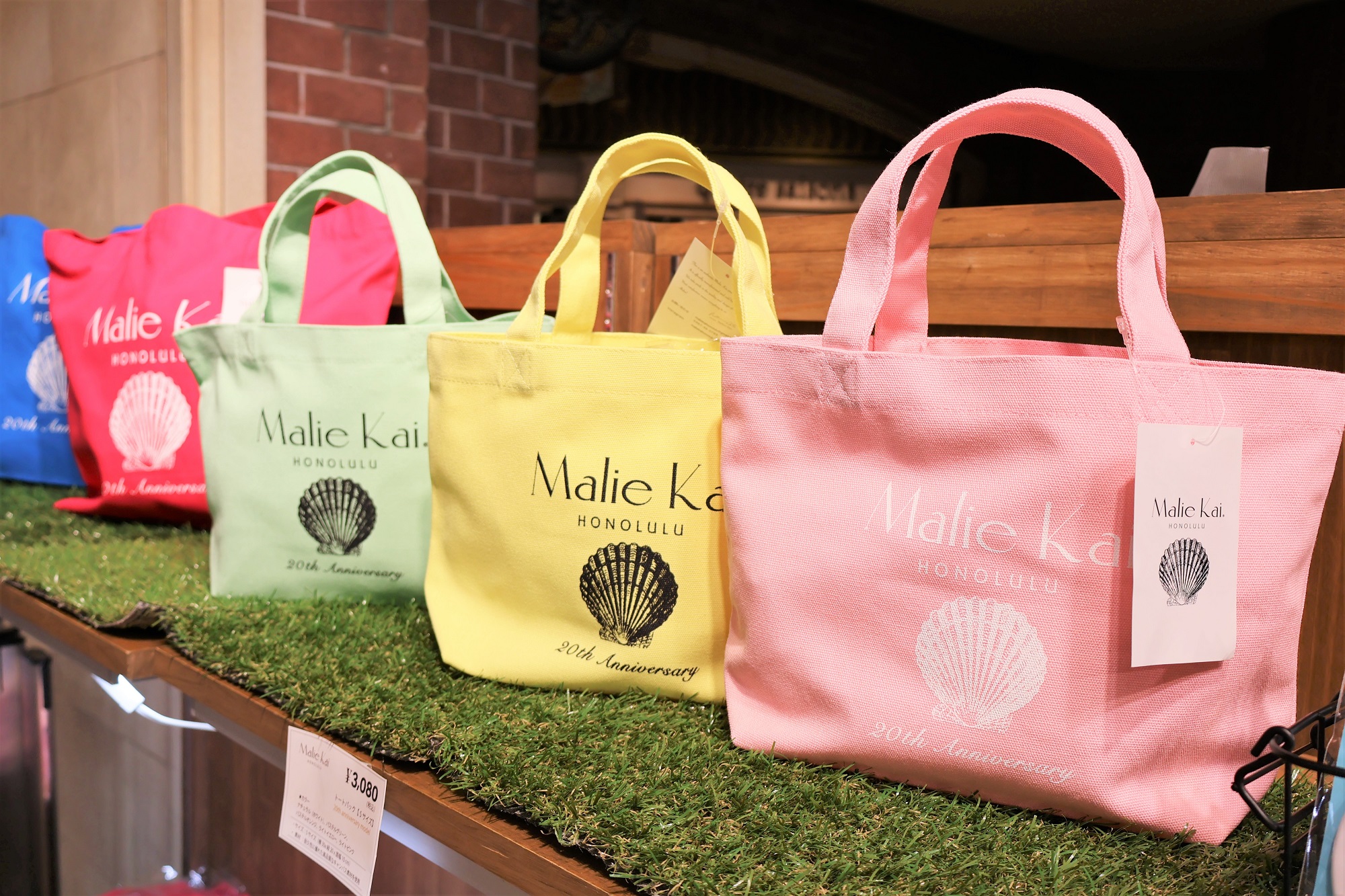 2F トレイダーズ・パッセージに「Malie Kai」が、6/14（日）までの期間 
