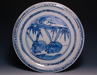 初期伊万里双兎文皿」 年代：1630～1640年代 サイズ：径17,8cm 状態