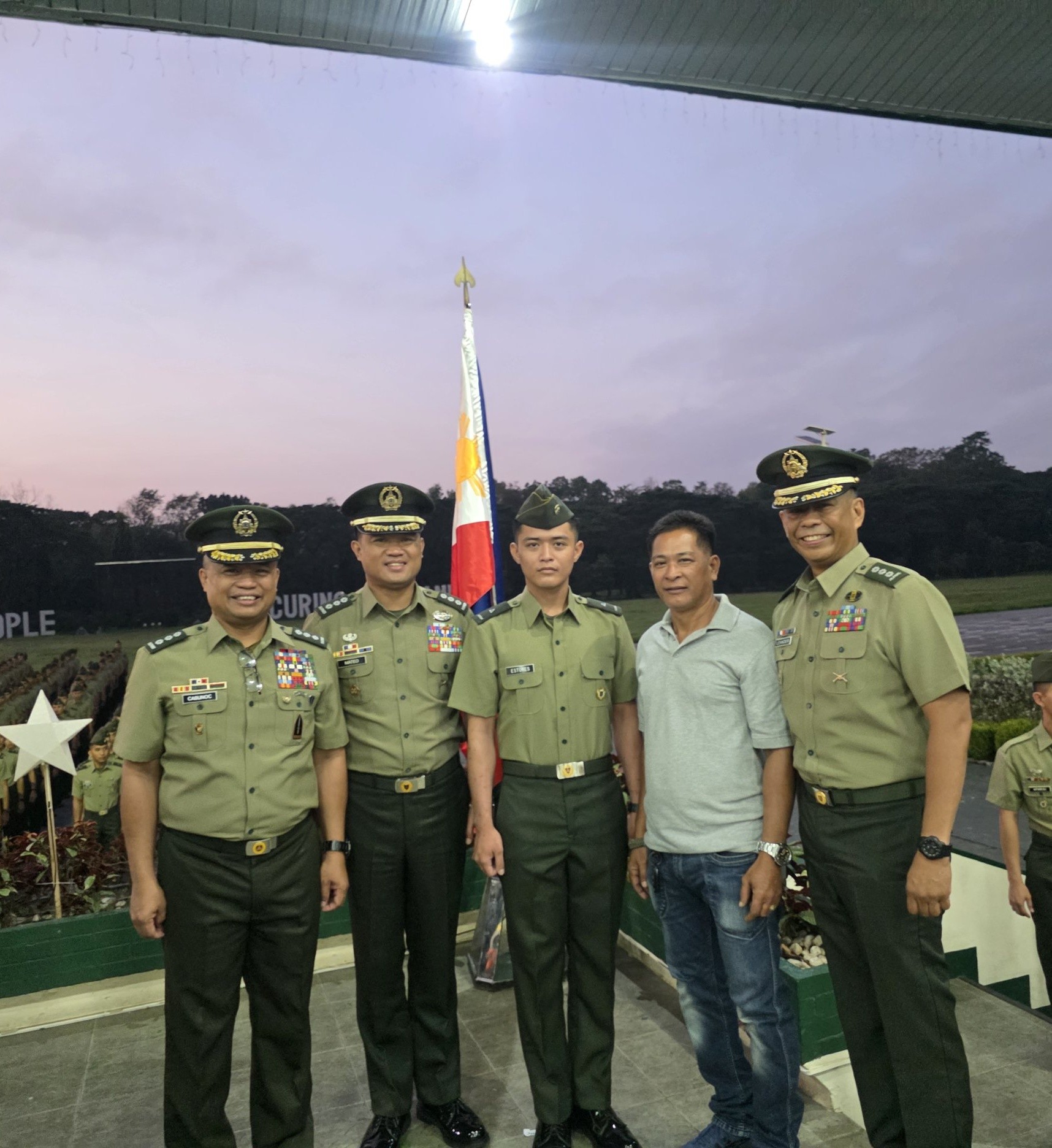 Harold - Kasama namin ni Col Ronald Mateo, ang Director ng APMC; at Col ...
