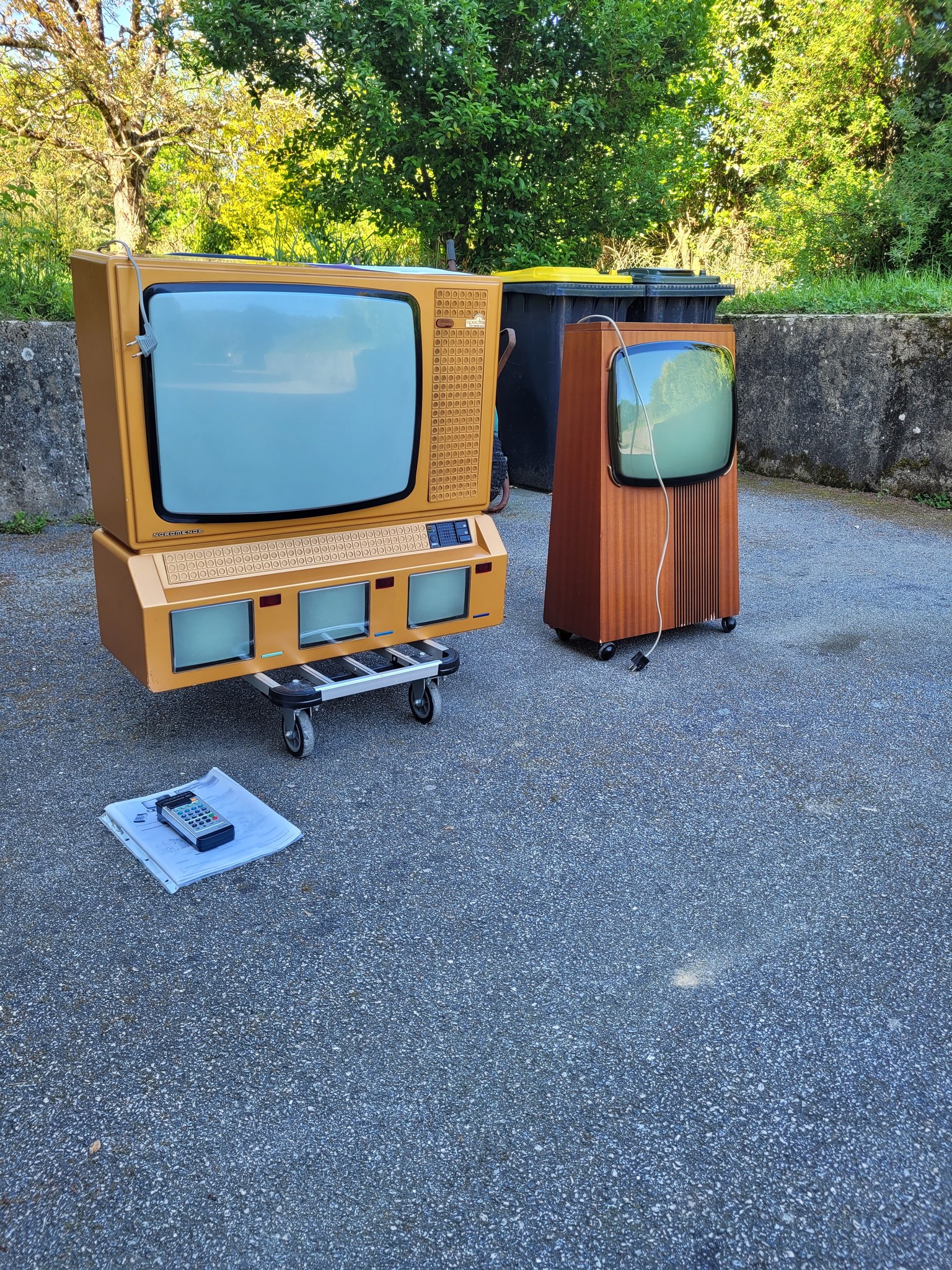 Nordmende Prestige SK3Color Deluxe ColorSonic 2401 TV from 1982