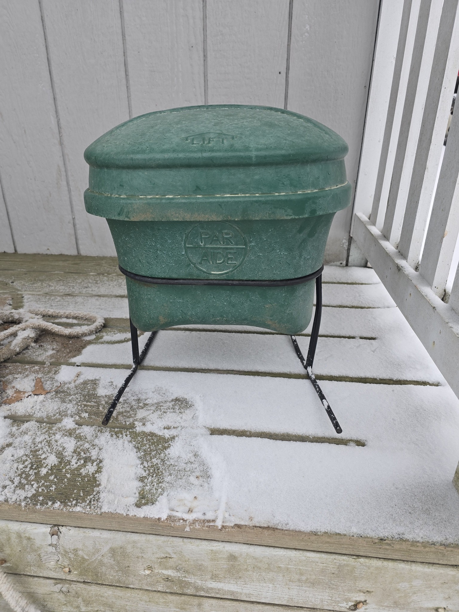 TurfNet - For sale: par aide divot box: Divot box with base $40 each ...