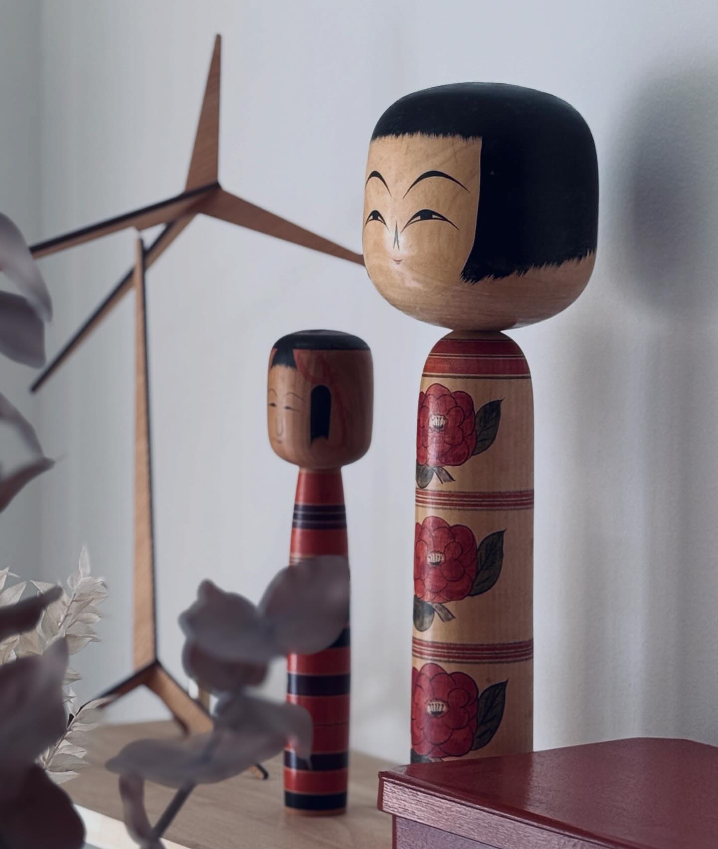 A rare presence. This 42cm Naruko Kokeshi by the esteemed Ōnuma 