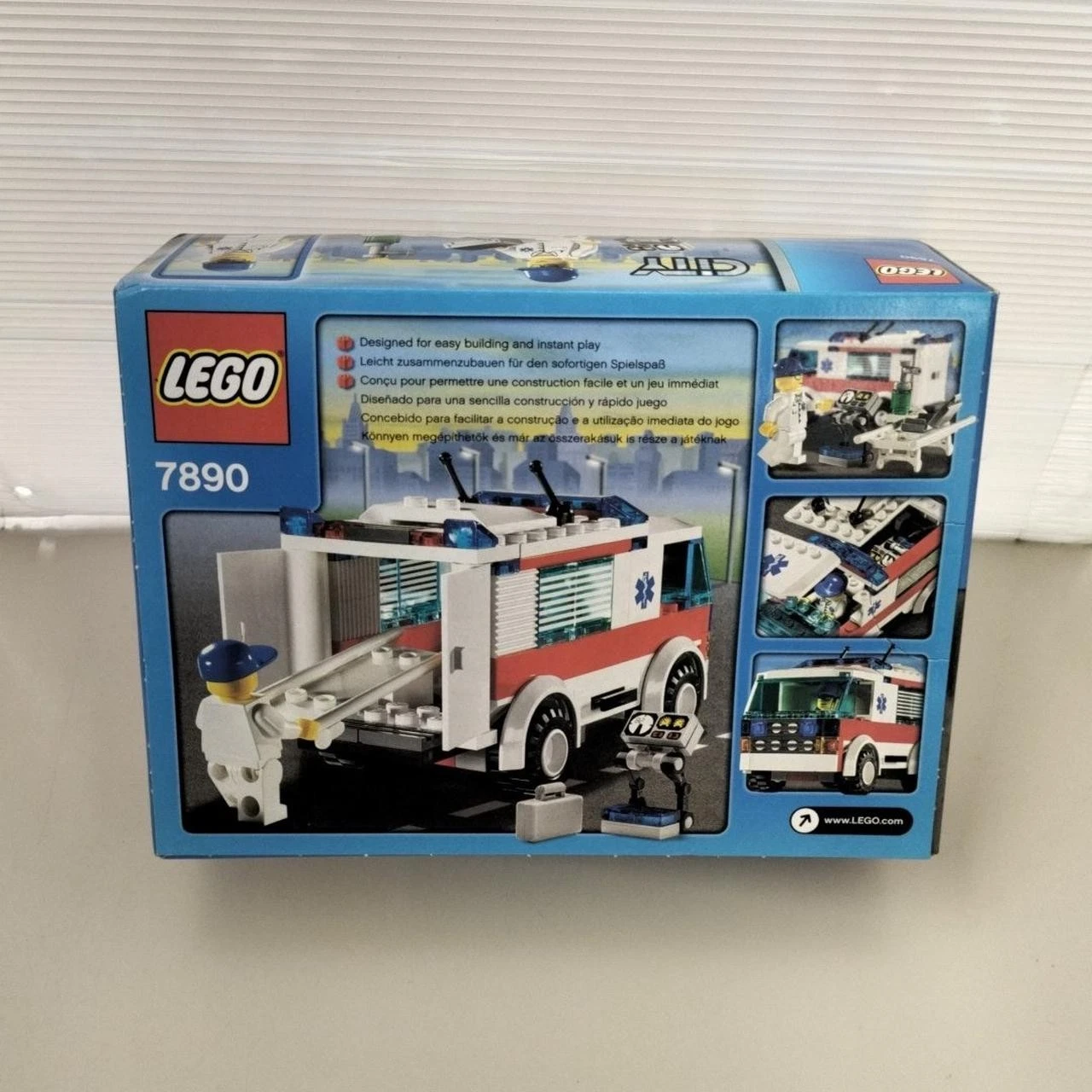 Throwback to 2006: LEGO City 7890 Ambulance! Who had this one? :)
