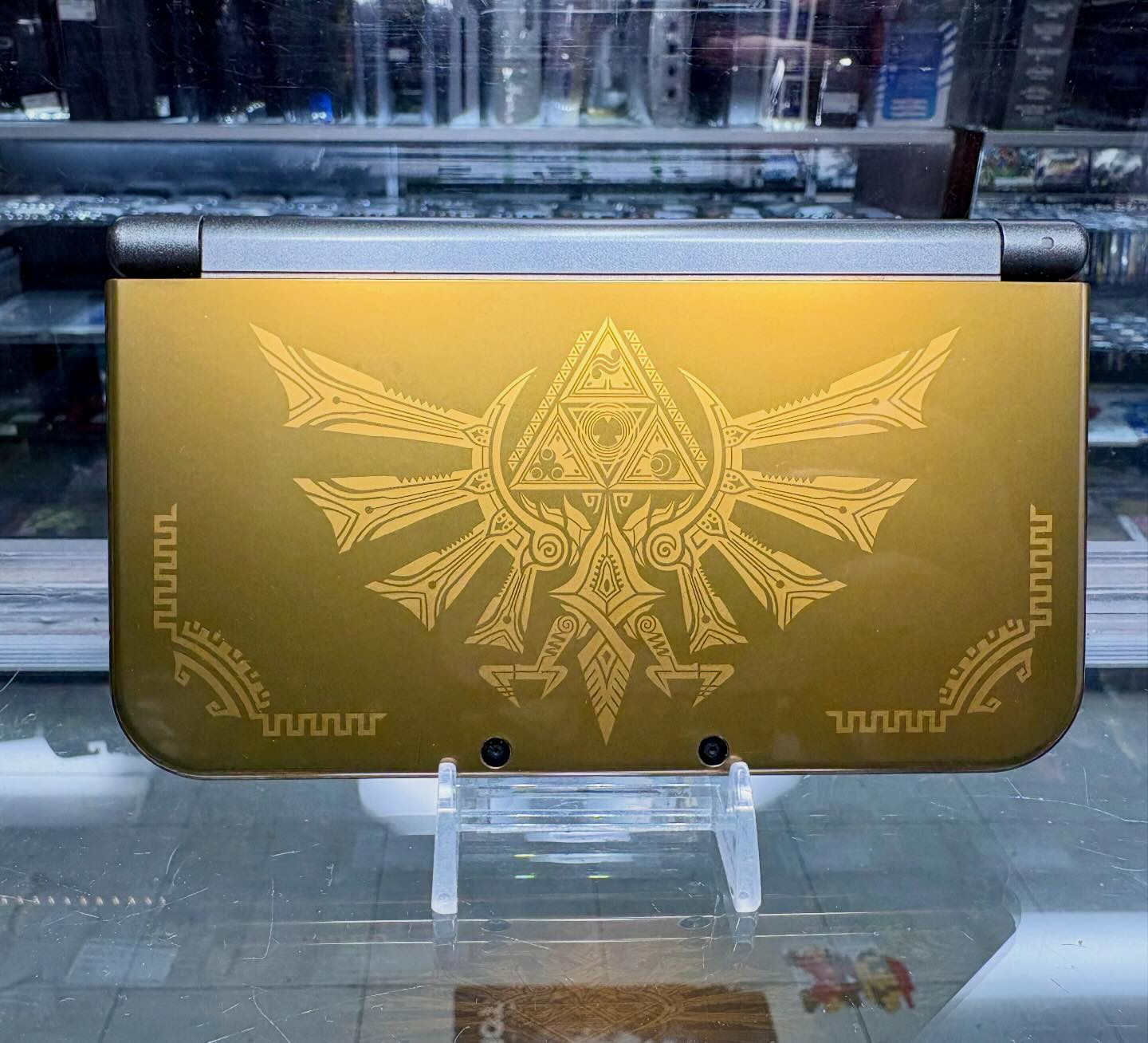 風の始まり OFR Hyrule just pulled up. 🗡️✨ Pre-owned New 3DS XL Hyrule Edition
