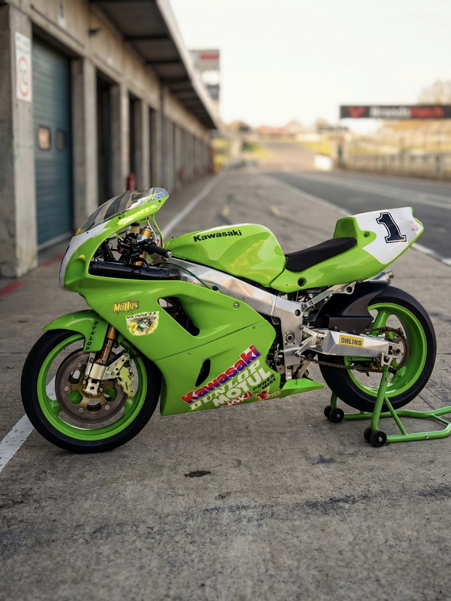 Kawasaki ZXR-7 Suzuka 8H 1993. Rider Scott Russell and Aaron