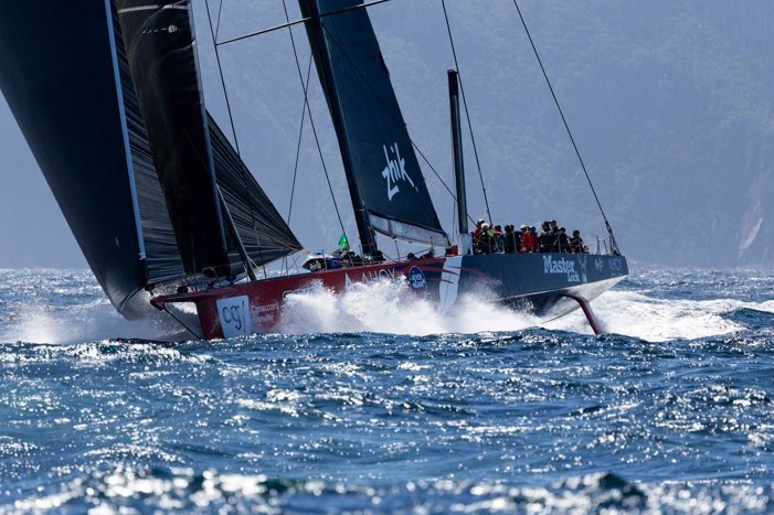 Southern Spars - Master Lock Comanche claimed line honours... | Facebook