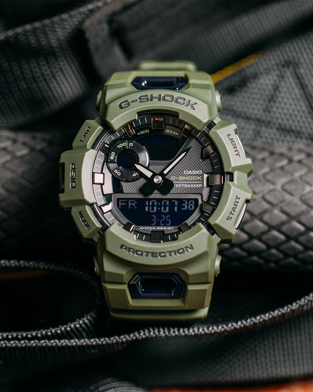 The cool grey of this GBA-800DG was inspired by modern basketball