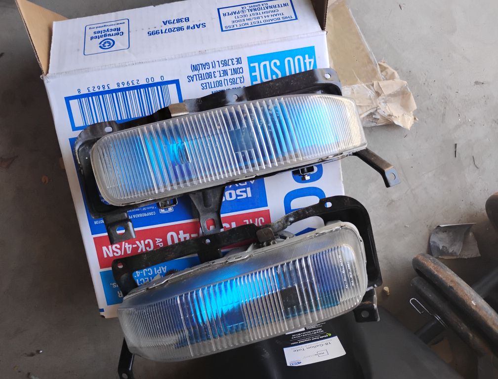Mサイズ Pair of y11 fog light caps for sale