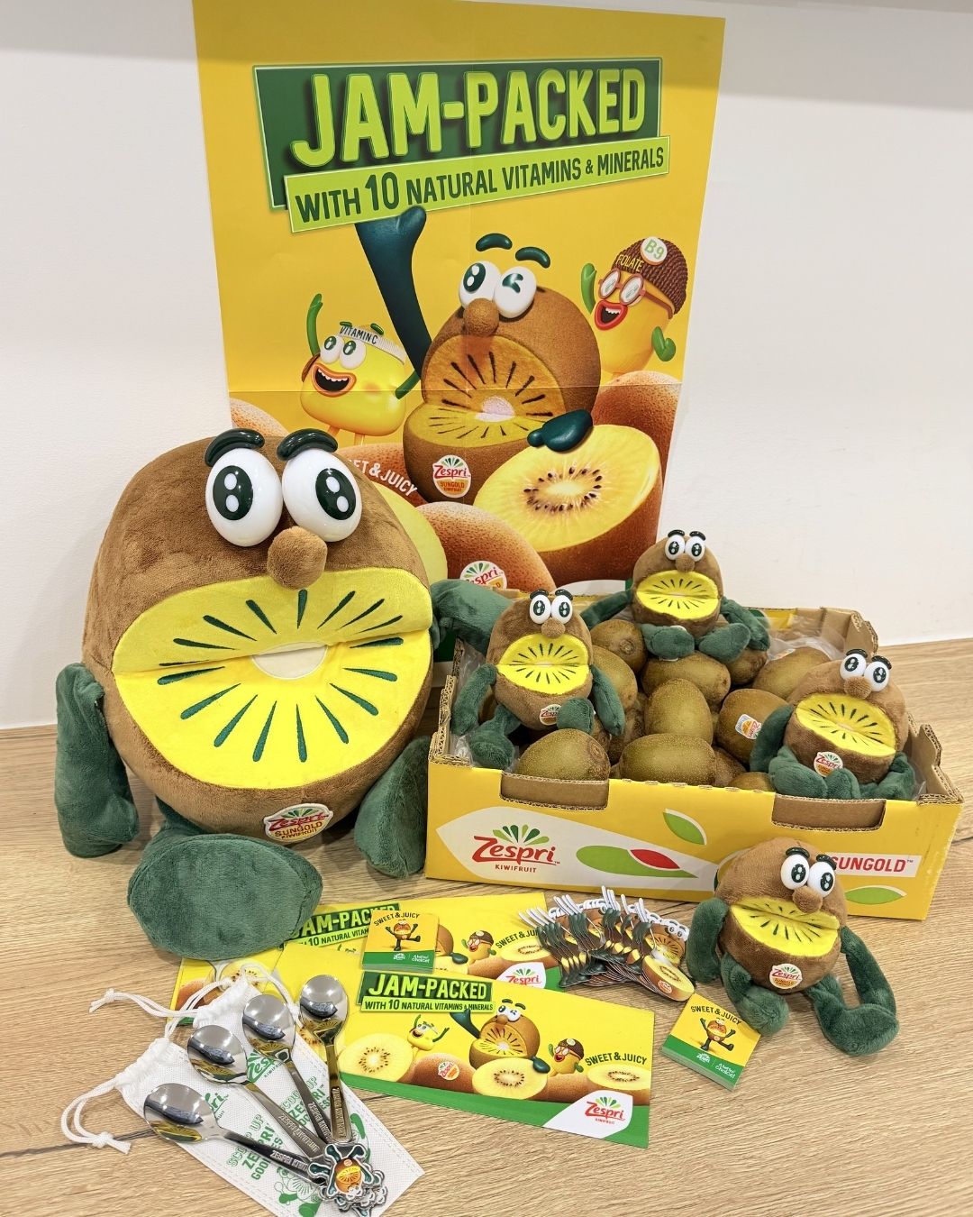 Zespri Kiwi Brothers ぬいぐるみセット IT'S ZESPRI KIWI SEASON AND WE'RE CELEBRATING WITH A GIVEAWAY