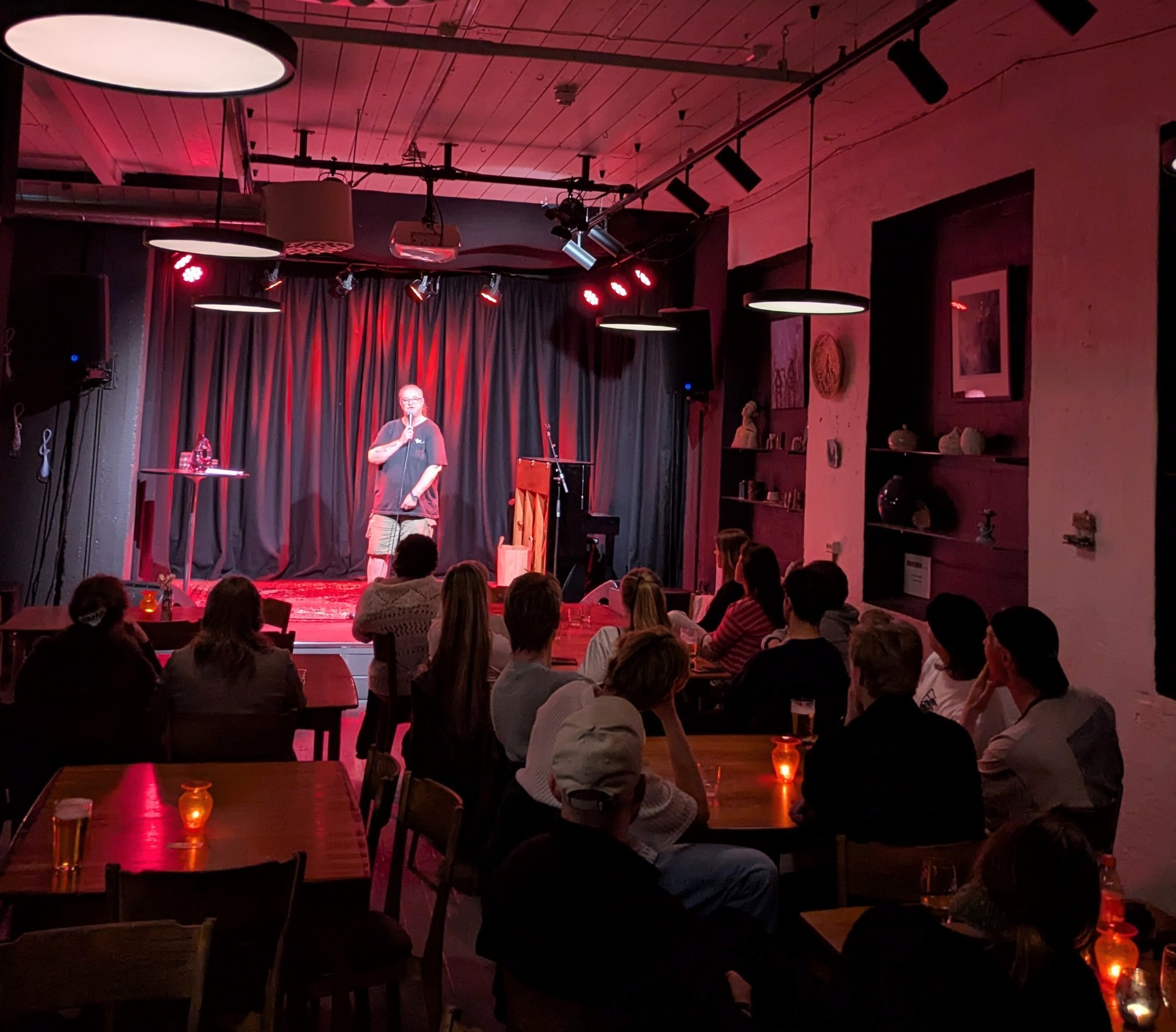 Mørk humor - lys framtid! Standup for TV-aksjonen 2025