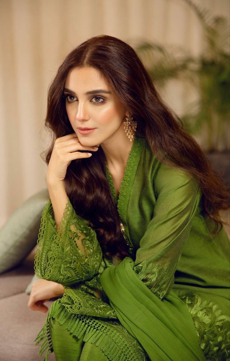 maya ali green dress A vision in gorgeous green. defining pure grace and elegance. 💚✨ # MayaAli #GreenElegance #DesiGlam #TraditionalVibes #EthnicWear SI9257E